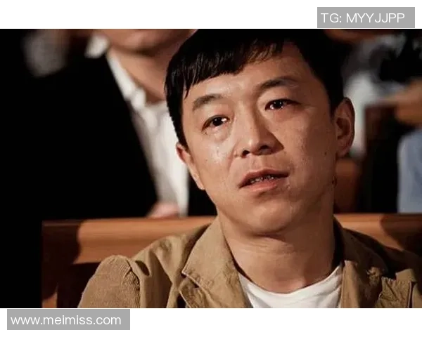 从草根到顶峰：足球巨星的奋斗与辉煌生涯回顾